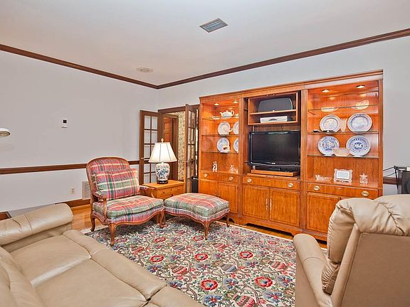 5th image of 3165 Hyde Park Pl