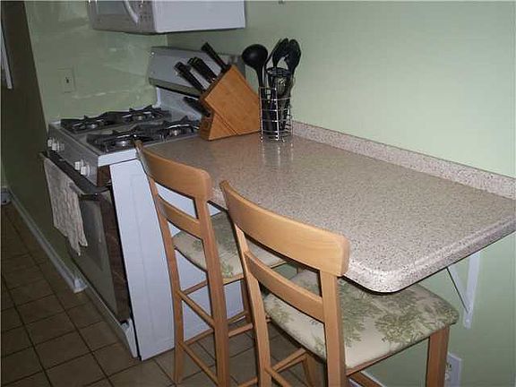 5th image of 805 E Cowley Ave
