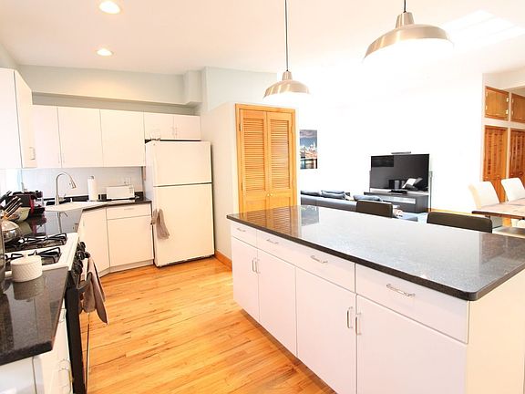 5th image of 98 Chambers St APT 5
