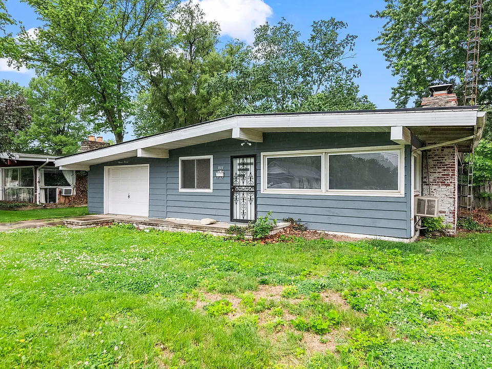 1111 Bruns Ln