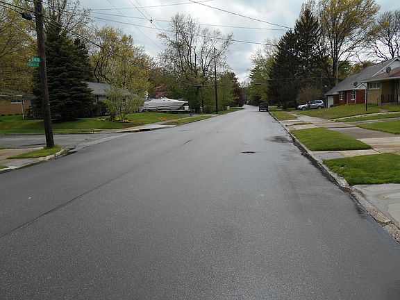 2nd image of 104 E 41st St