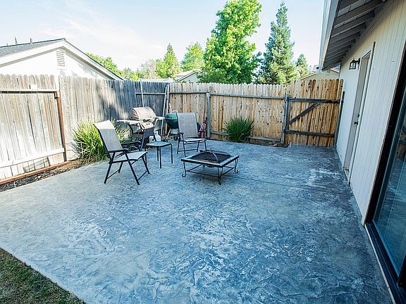 3rd image of 3721 Pinehill Way