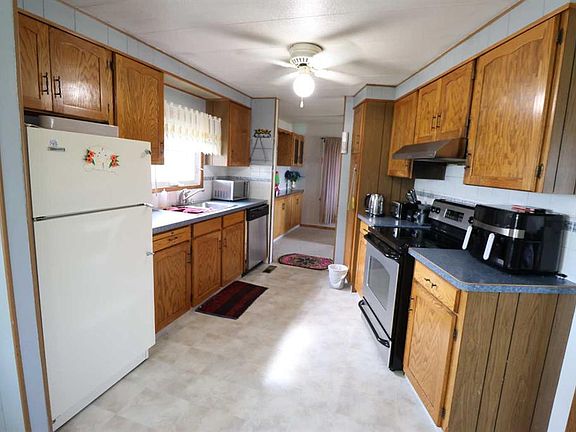 3rd image of 805 2nd St W