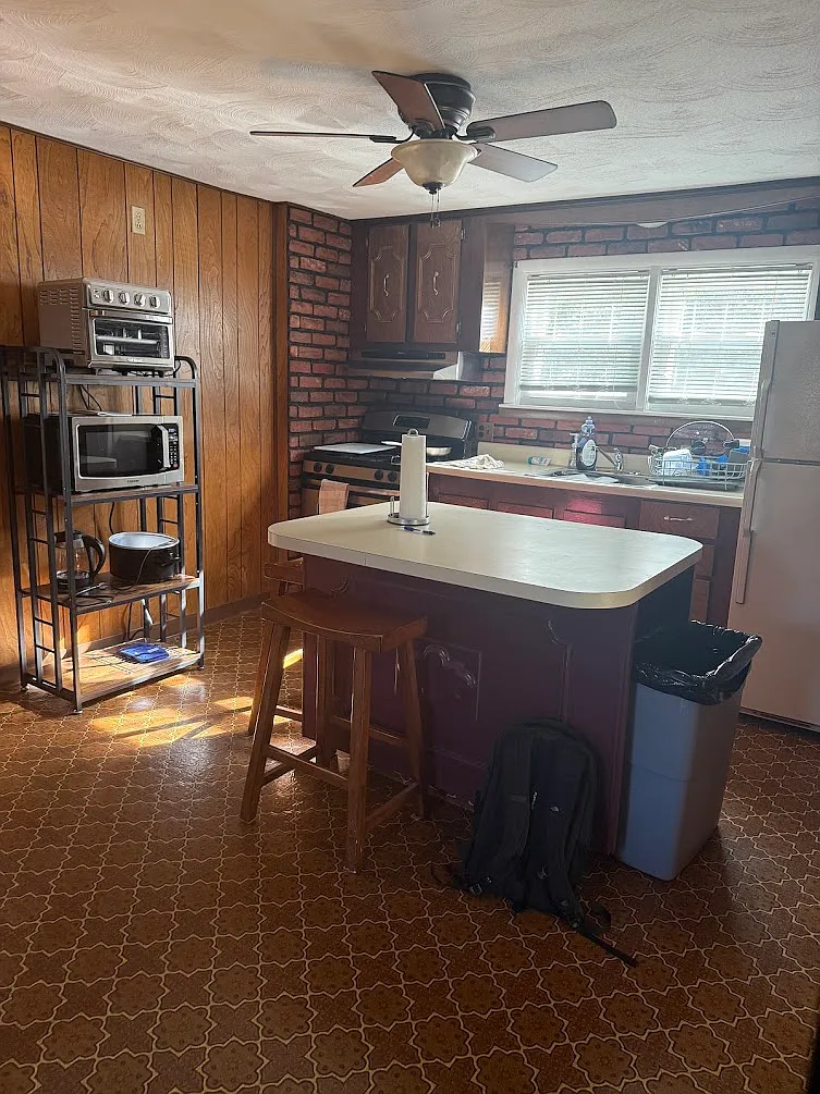 2 bed, 1970 sqft, $1,000 — Photo 1