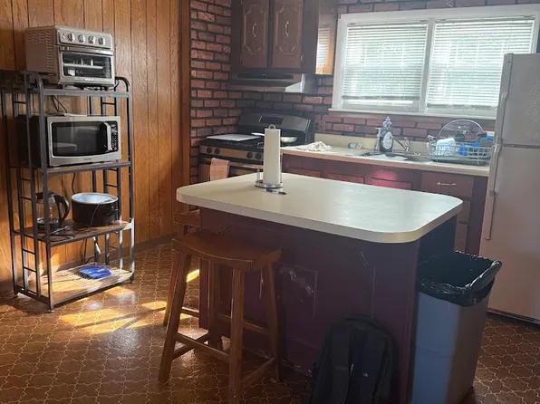 35 Grotto Ave, Warwick, RI 02888