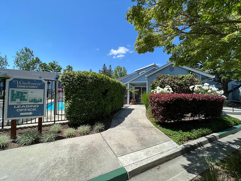Windemere Apartments — Photo 16