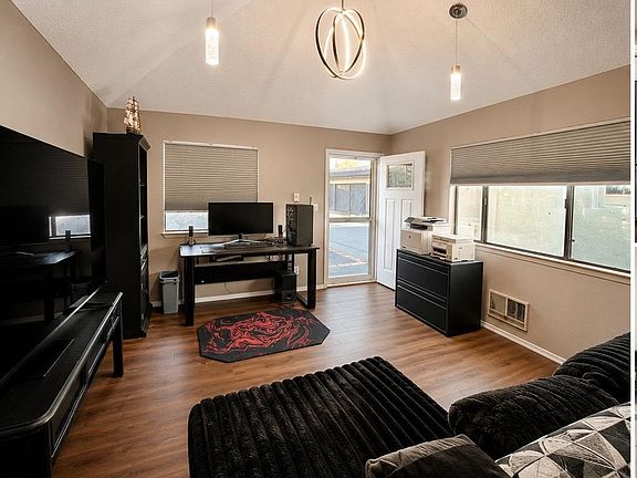 5th image of 1661 Cheney Ln