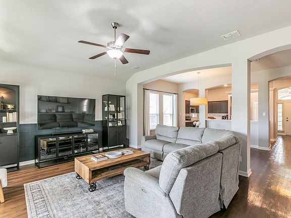 4th image of 3101 Gilchrist Dr