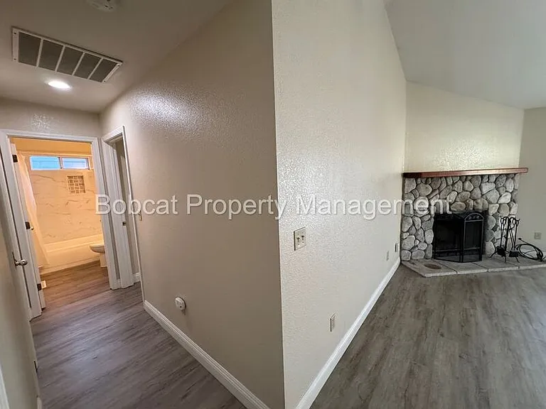 426 Springview Dr — Photo 12