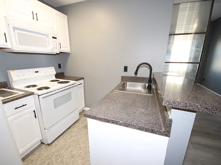 514 Saint Paul Pl #C — Photo 8