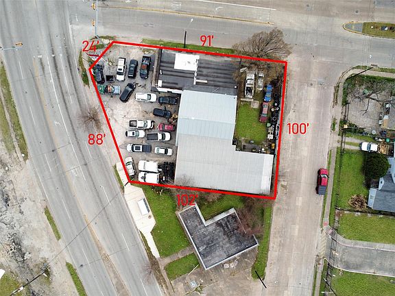 2nd image of 3801 Lockwood Dr