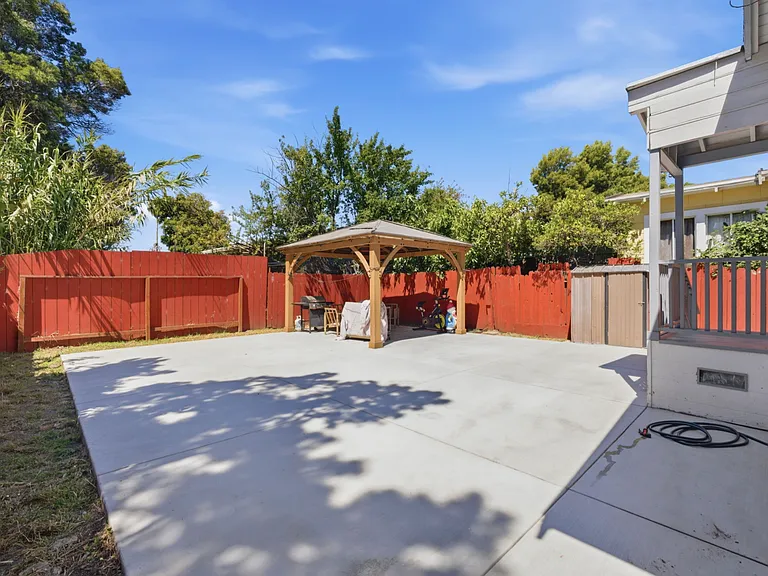5745 Holway Ct — Photo 11