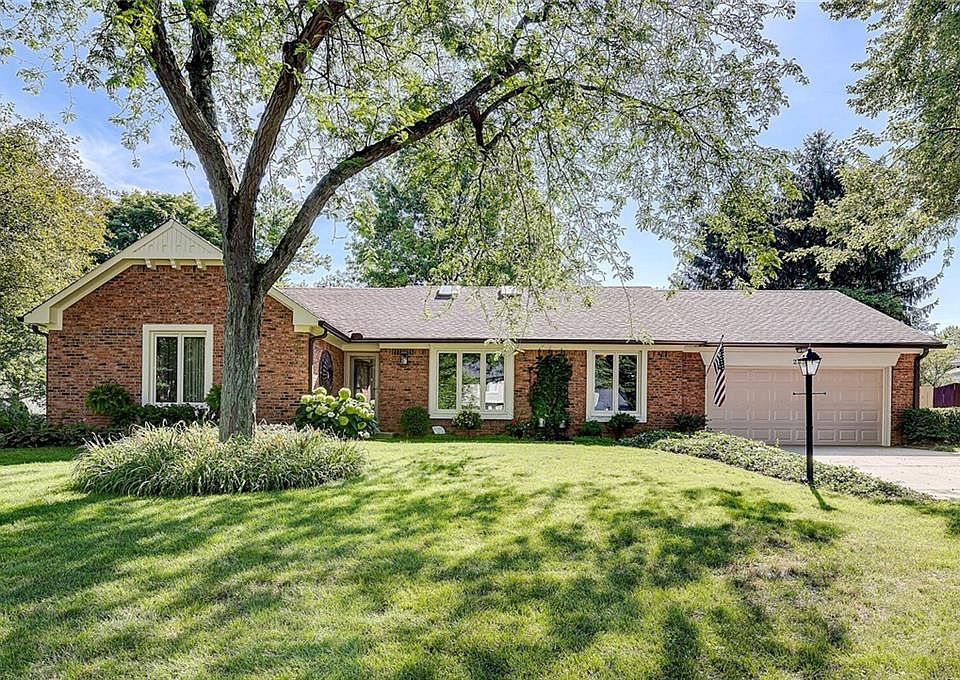1st image of 239 Yorkshire Cir