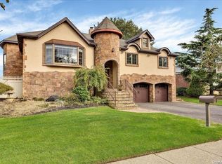 12 Herkimer Ave, Jericho, NY 11753