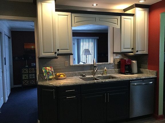 Custom Kitchen w/granite