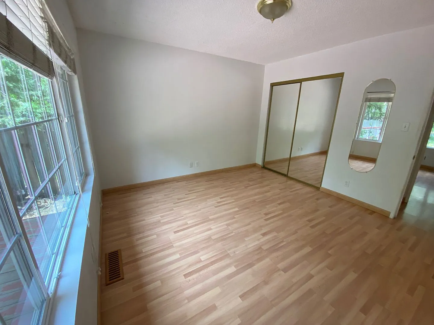 Bright Two Bedroom Home With a Large Backyard and Garage — Photo 3