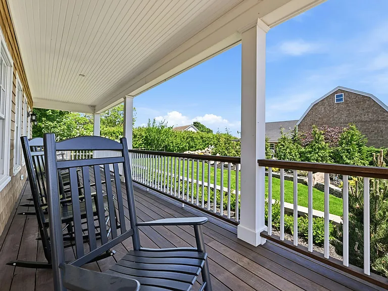 3104 Sound Ave — Photo 3