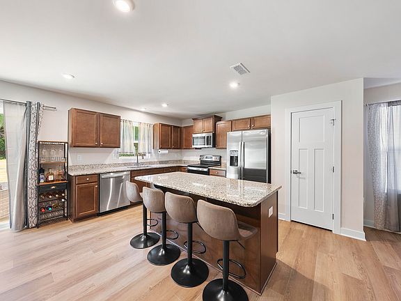 4th image of 8710 Kenridge Ln