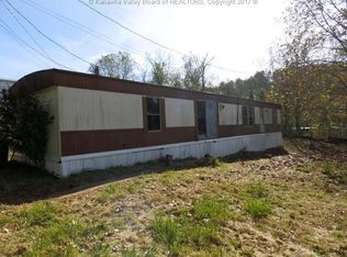 211 Elm St, Hurricane, WV 25526