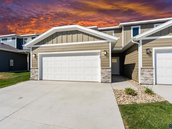 4610 E Whisper Ridge Pl, Sioux Falls, SD 57108