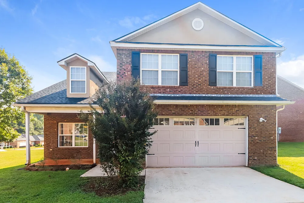 5 bed, 3.0 bath, 2844 sqft, $2,310 — Photo 1
