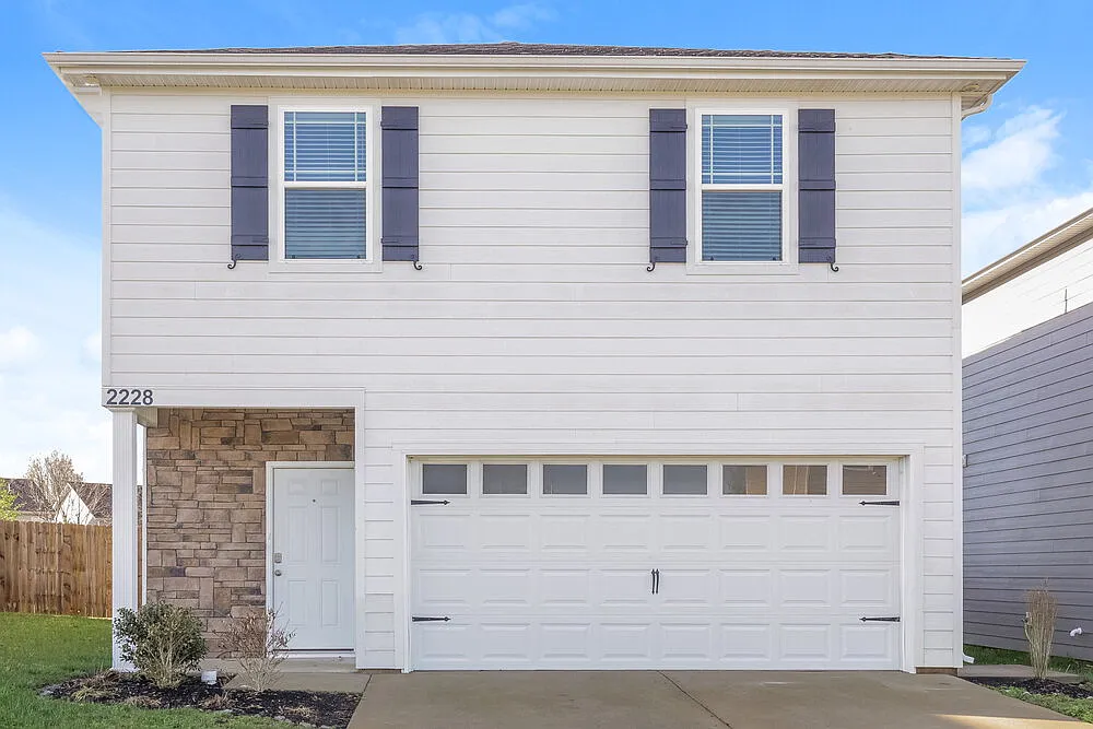 4 bed, 2.5 bath, 1646 sqft, $2,185 — Photo 1