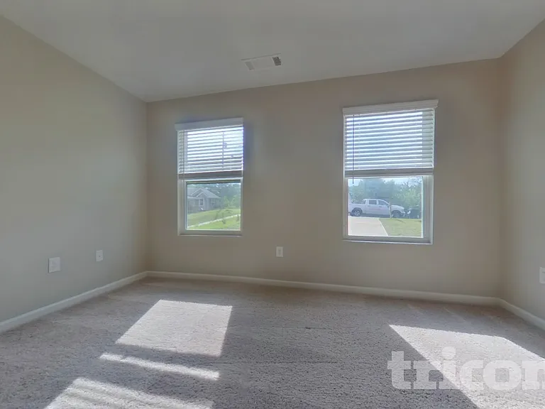 561 Fairview Oak Pl — Photo 5