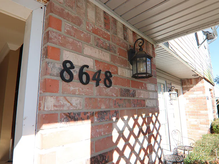8648 Glen Meadow Ln — Photo 1