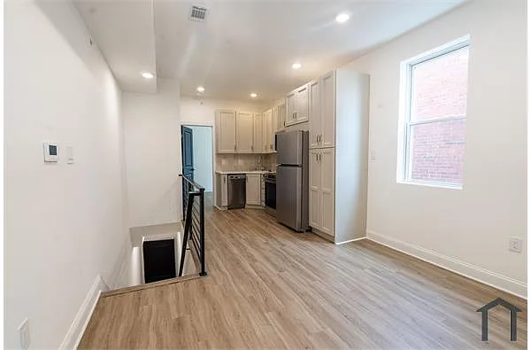 Building Photo - 3140 W Diamond St #4