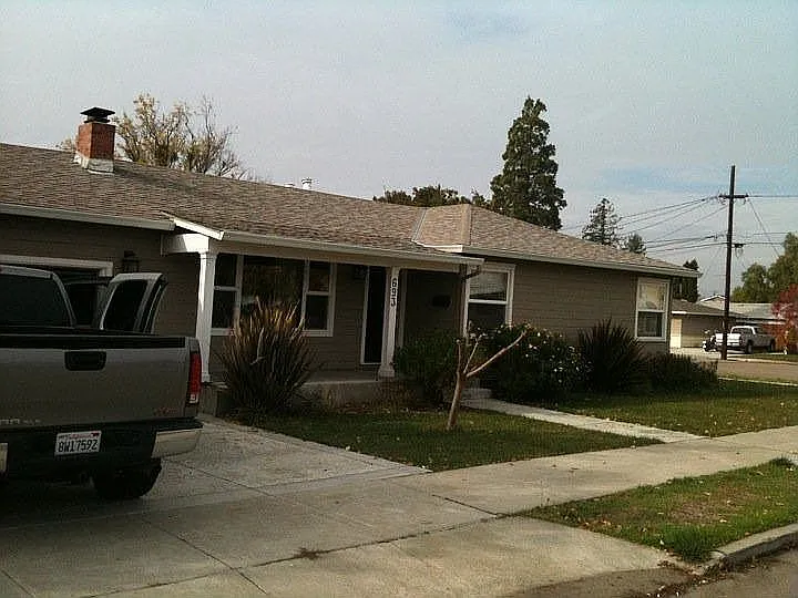 693 N M St photo 1