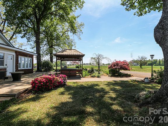 4th image of 790 Foster Rd