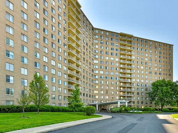 3rd image of 7061 N Kedzie Ave Suite 112