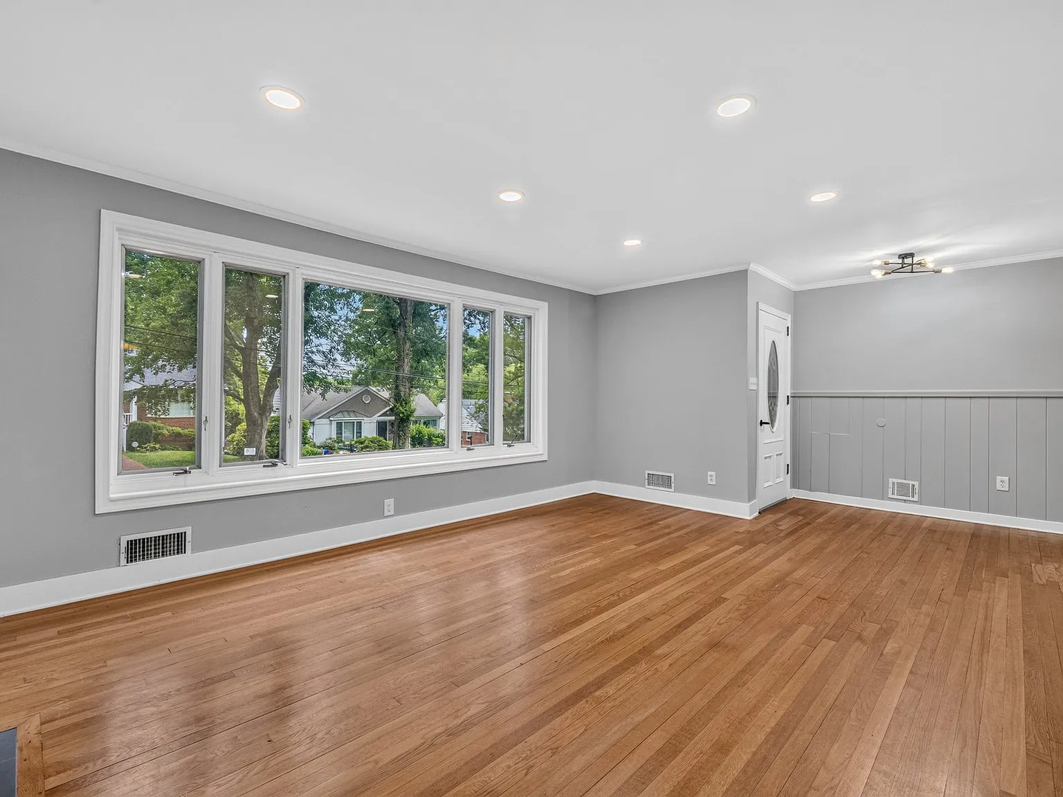 4 bed, 2702 sqft, $4,650 — Photo 4