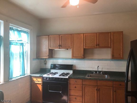 5th image of 81-83 Poe Ave
