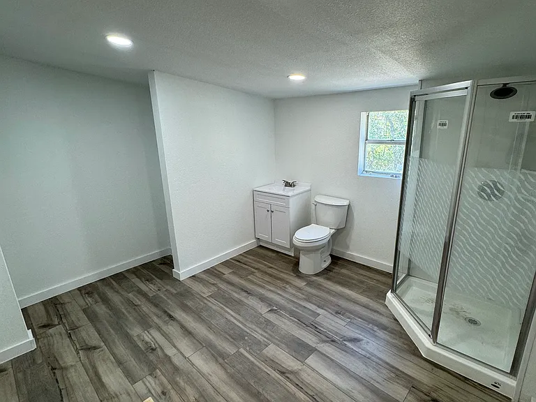 909 N Avenue B — Photo 3