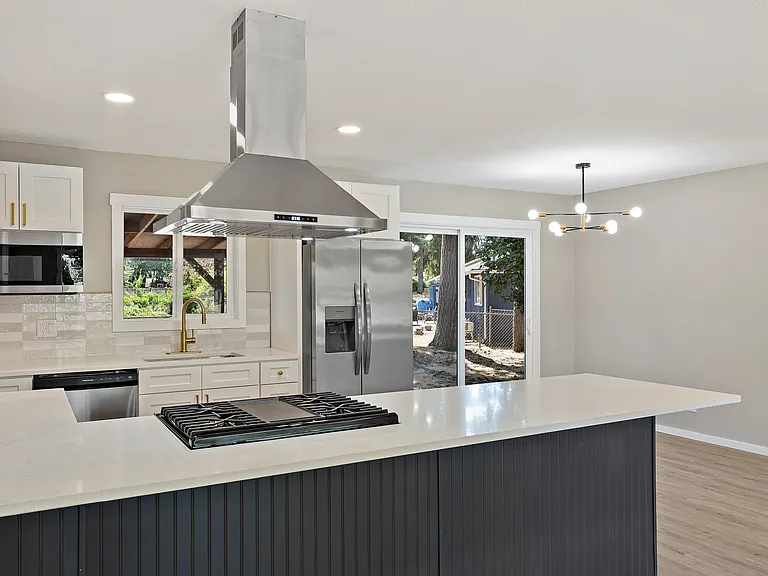 8408 Dalton Dr SW — Photo 2