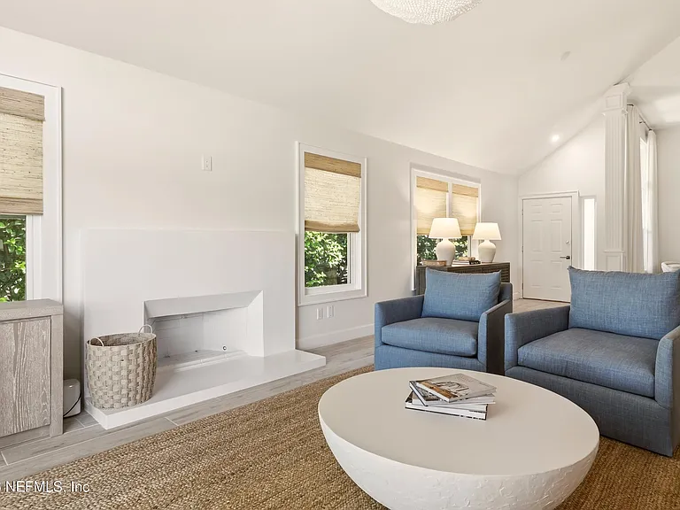 120 Alsace Ct — Photo 8