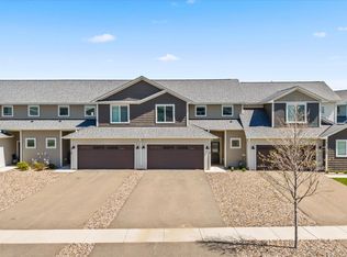 1718 Southpoint Ln, Hudson, WI 54016