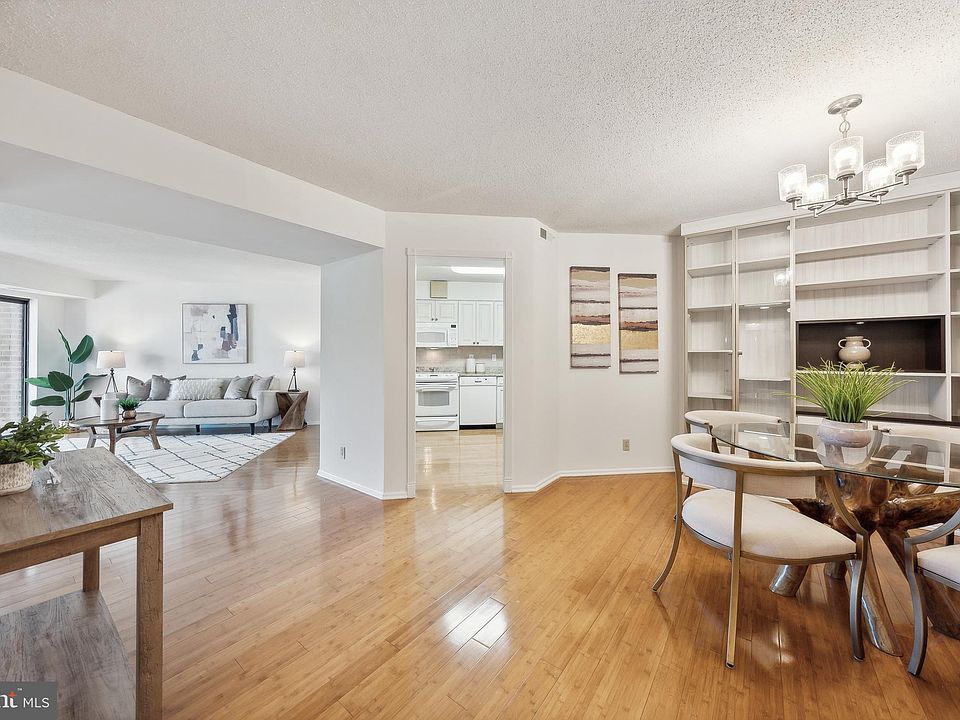 1st image of 1600 N Oak St APT 525