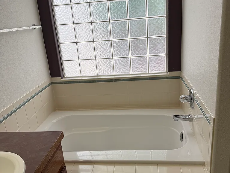 3011 Ivy Dr — Photo 6