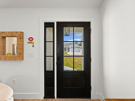 4th image of 681 Azure Rd