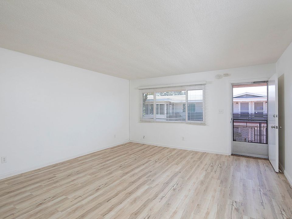 *Open House 9/14 10am12pm* Newly Updated 2b/1ba Conveniently Located