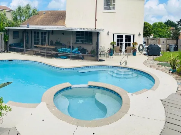 9928 Moss Pond Dr, Boca Raton, FL 33496