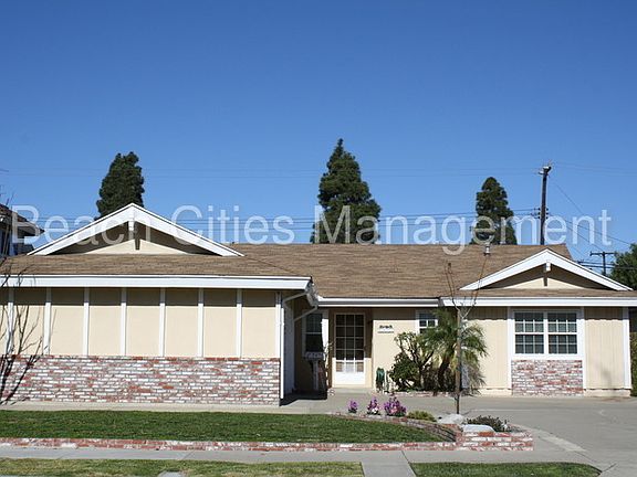 2nd image of 5571 Ludlow Ave