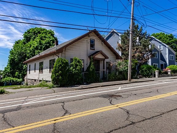 3rd image of 40 Quarry St