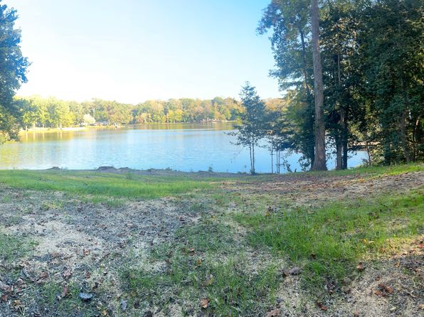 1070 Lakeview Dr