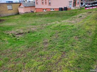 748 Grand Ave, Ridgefield, NJ 07657