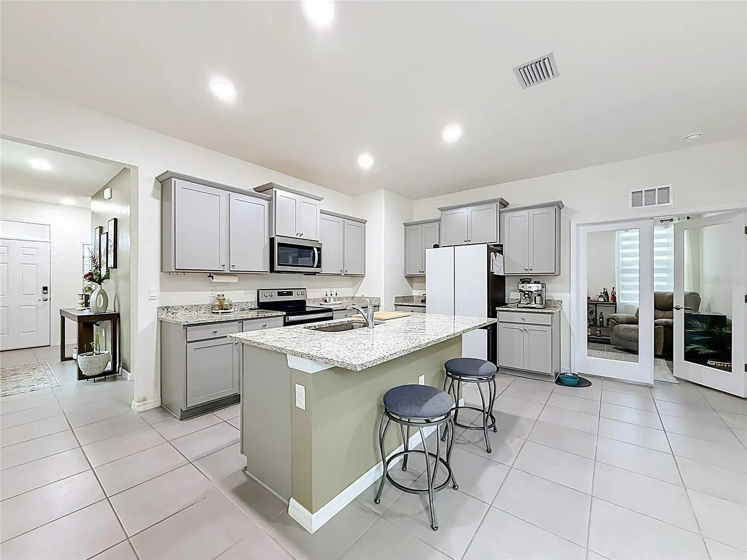 2 bed, 2.0 bath, 1622 sqft, $2,100 — Photo 2