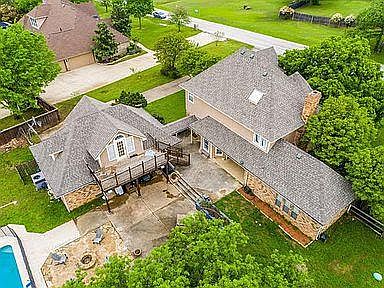 2nd image of 130 Oak Trail Dr