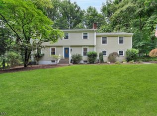 8 Barnfield Ct, Upper Saddle River, NJ 07458